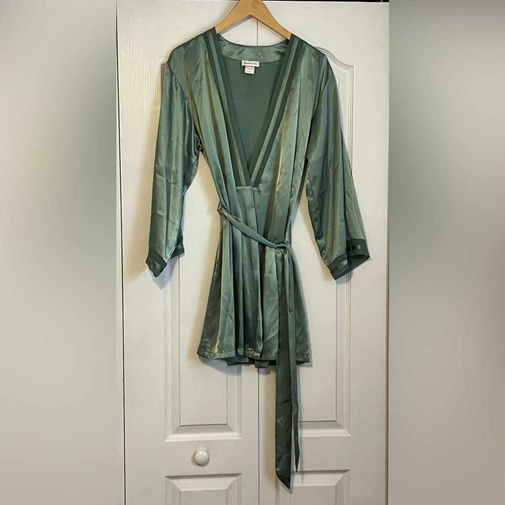 Jones New York Satin Robe in Sage - Picture 4 of 4